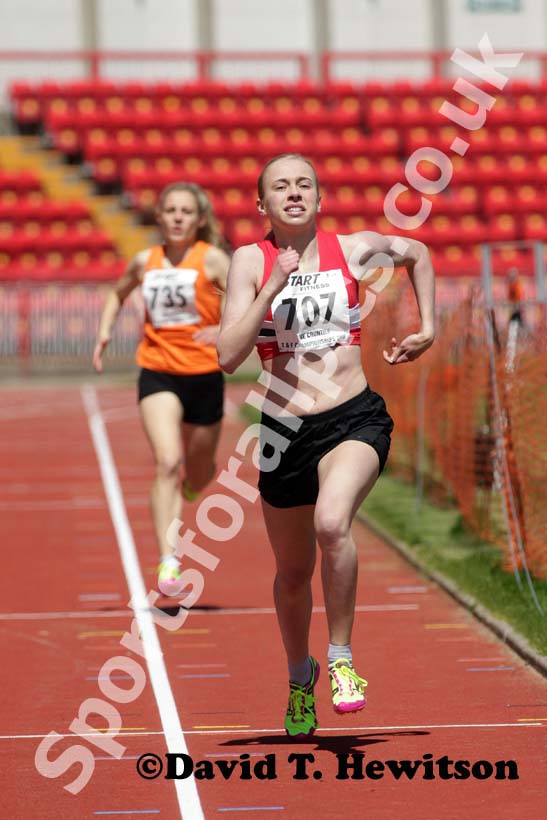 Chloe Loredo (NSP) wins the under-20s 800 metres.